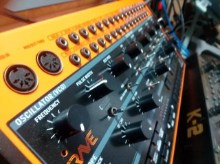 Behringer Crave Sintetizador Analógico