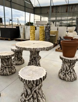 Mesa y 4 taburetes de jardín