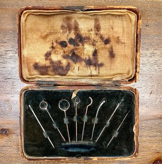 Antiguo estuche agujas de costura y encajes S.XIX