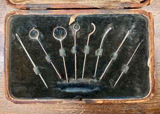 Antiguo estuche agujas de costura y encajes S.XIX