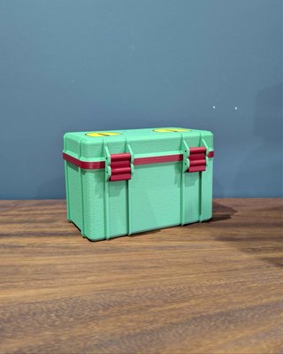 Caja Top Loader de Treecko (50 cartas capacidad)