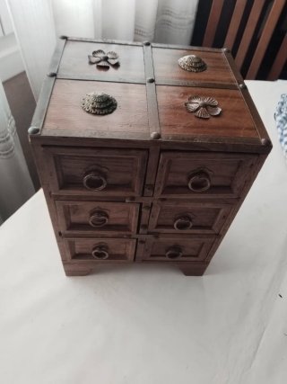Cajonera de madera y metal