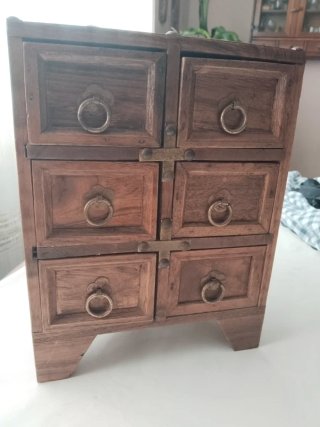Cajonera de madera y metal