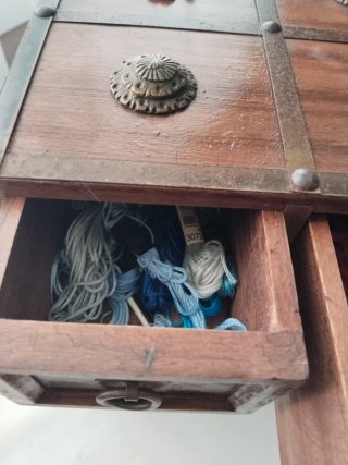Cajonera de madera y metal