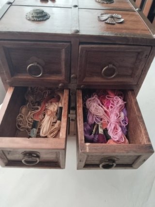 Cajonera de madera y metal