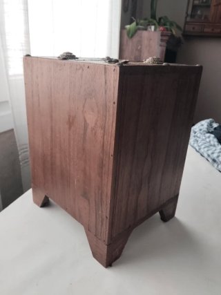 Cajonera de madera y metal