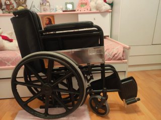 Silla de ruedas plegable.
