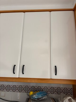 Muebles de cocina y encimera de granito.