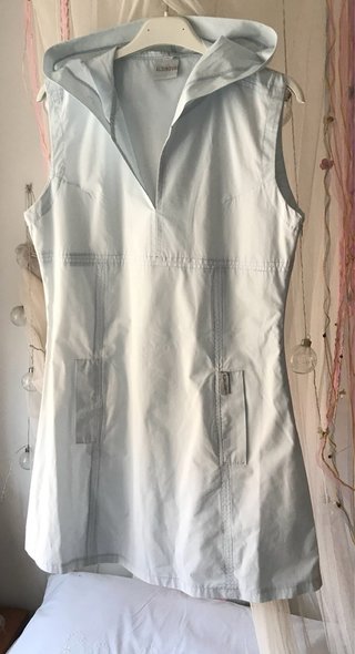 Vestido con capucha ALDINOVA azul pastel