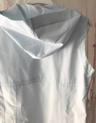 Vestido con capucha ALDINOVA azul pastel