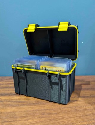 Caja Top Loader de Umbreon (50 cartas capacidad)