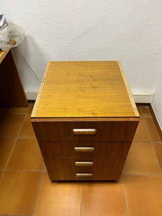 Mesita de noche cajonera de madera