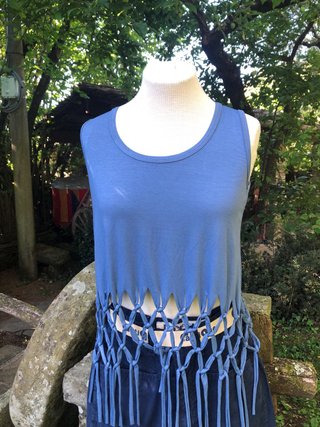 Completo top con frange e pantaloni