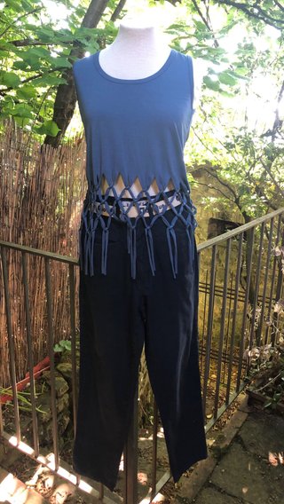 Completo top con frange e pantaloni