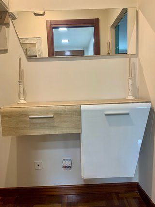 Mueble recibidor con espejo