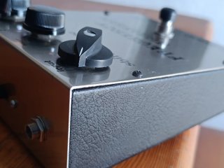 77 ELECTROHARMONIX FREQUENCY ANALYZER PEDAL GUITAR