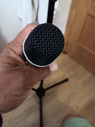 Altavoz Bose Negro Micrófono AKG Shure