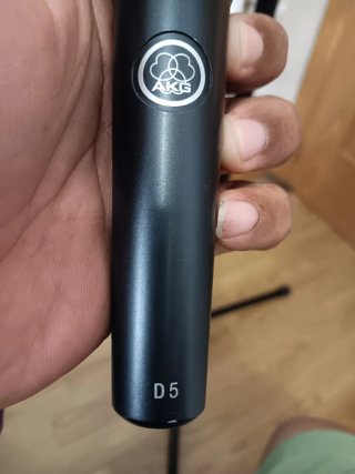 Altavoz Bose Negro Micrófono AKG Shure