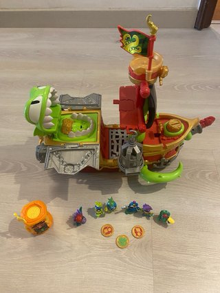 Barco Pirata Piratix con figuras y monedas