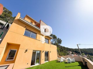 Chalet en venta en Vallirana