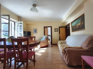 Piso en venta en Plaza España - Villa Pilar - Reyes Católicos - Vadillos en Burgos