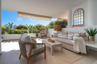Piso en venta en Los Naranjos - Las Brisas en Marbella