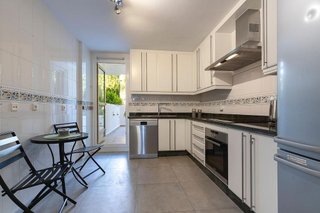 Piso en venta en Los Naranjos - Las Brisas en Marbella