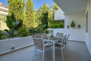 Piso en venta en Los Naranjos - Las Brisas en Marbella