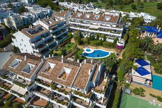 Piso en venta en Los Naranjos - Las Brisas en Marbella