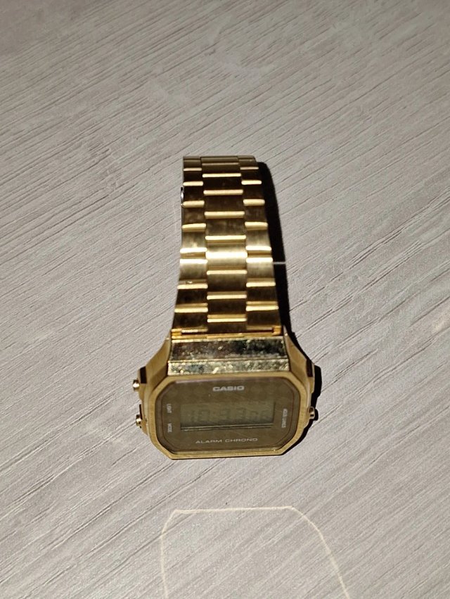 Orologio Casio dorato anni '80