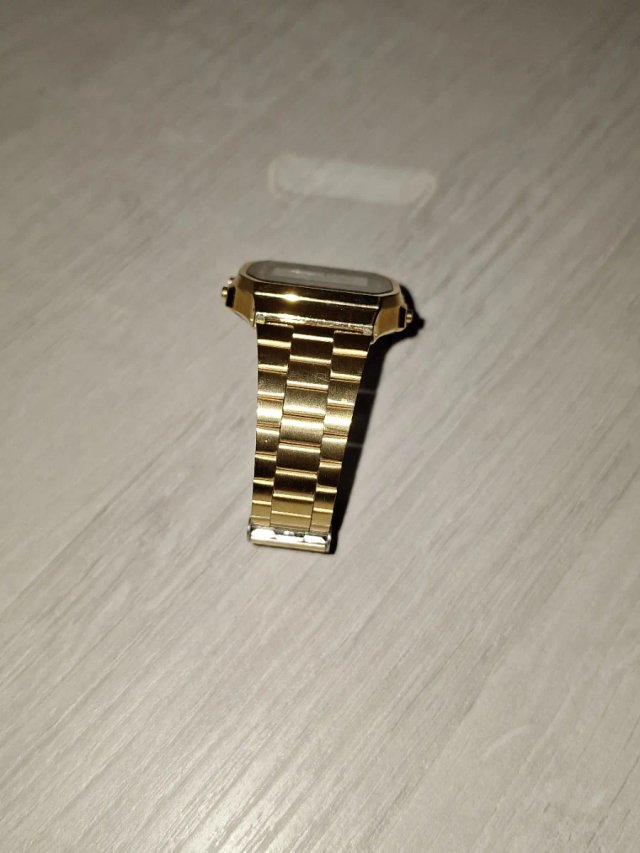Orologio Casio dorato anni '80