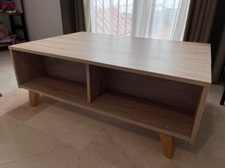 Mesa de centro elevable de madera con almacenaje