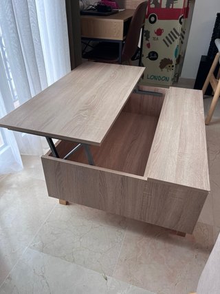 Mesa de centro elevable de madera con almacenaje