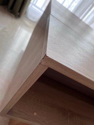 Mesa de centro elevable de madera con almacenaje