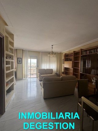 Piso en venta en Linares