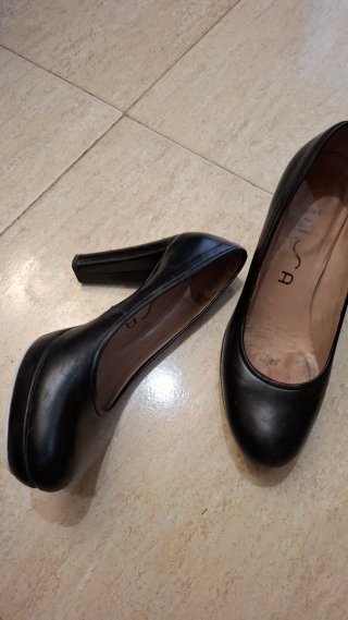 Zapatos de tacón Unisa negros