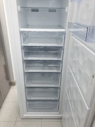 Congelador Vertical Beko Grande 1.90m x 70cm x 73c
