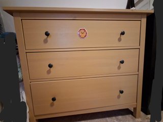 Cómoda amarillo pastel HEMNES IKEA elegante niños