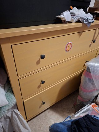 Cómoda amarillo pastel HEMNES IKEA elegante niños