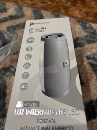 Altavoz Pacifico Luz Intermitente LED