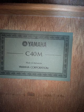 Guitarra Clásica Madera Natural Yamaha