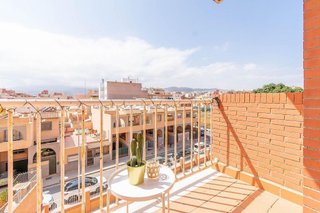 Piso en venta en San Luis en Almería