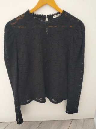 Camiseta Stradivarius encaje manga larga
