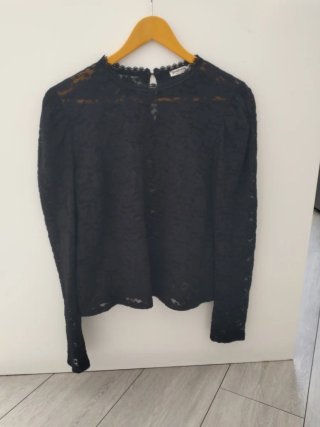 Camiseta Stradivarius encaje manga larga