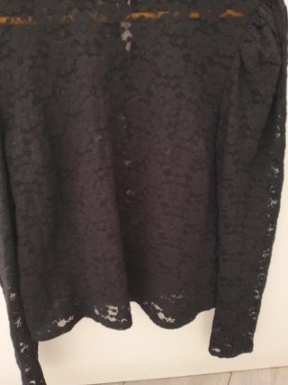 Camiseta Stradivarius encaje manga larga
