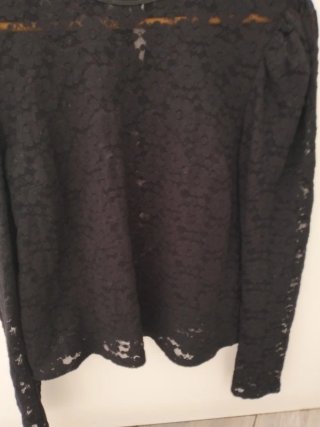 Camiseta Stradivarius encaje manga larga