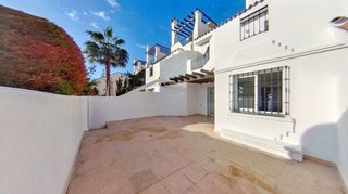 Casa adosada en venta en Los Naranjos - Las Brisas en Marbella