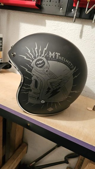 Casco Jet MT Helmets Negro con Diseño