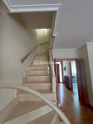 Casa adosada en venta en Portillejo - Valdegastea en Logroño