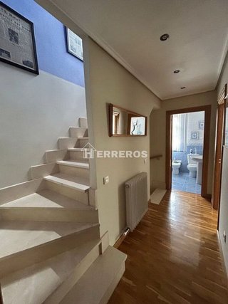 Casa adosada en venta en Portillejo - Valdegastea en Logroño